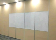 Διακόσμηση γραφείων που γλιστρά διπλώνοντας τους κινητούς τοίχους χωρισμάτων για την αίθουσα